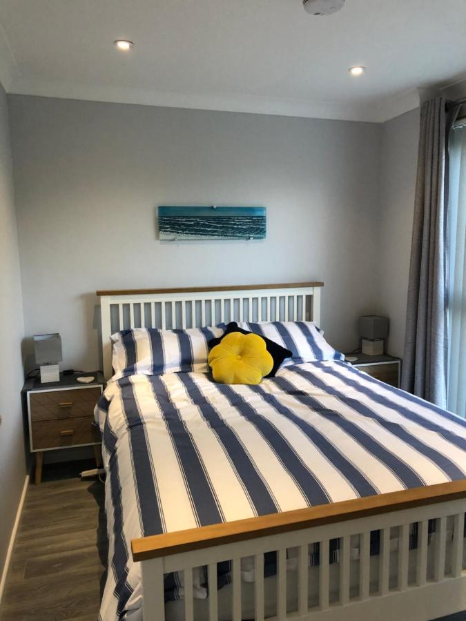 Captivating 2-Bed Villa In Millendreath Near 루 외부 사진
