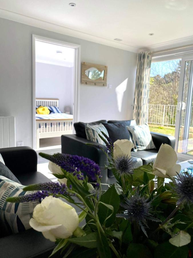 Captivating 2-Bed Villa In Millendreath Near 루 외부 사진
