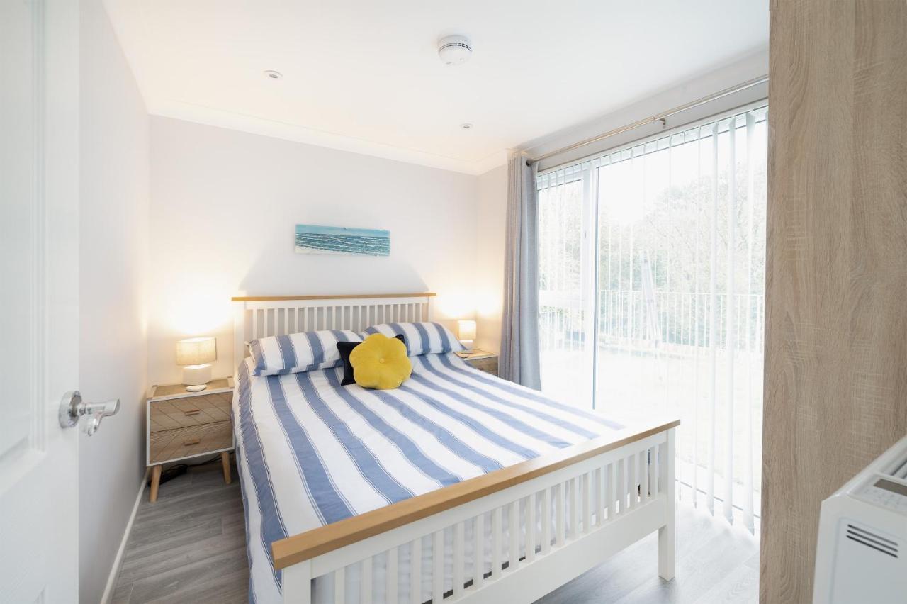Captivating 2-Bed Villa In Millendreath Near 루 외부 사진