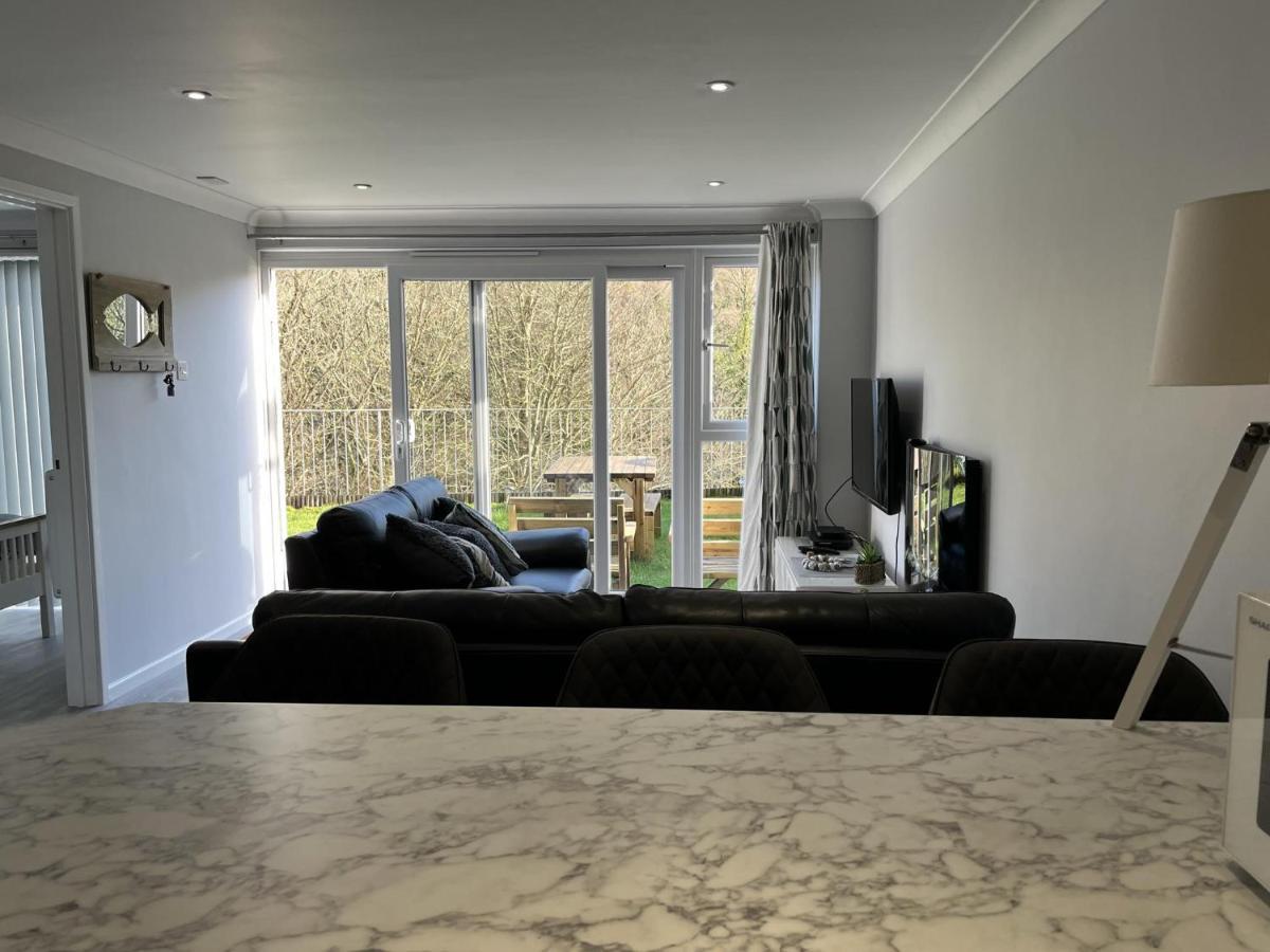 Captivating 2-Bed Villa In Millendreath Near 루 외부 사진
