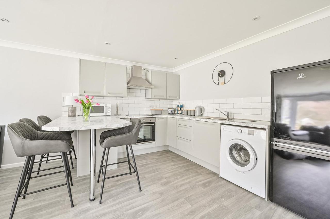 Captivating 2-Bed Villa In Millendreath Near 루 외부 사진